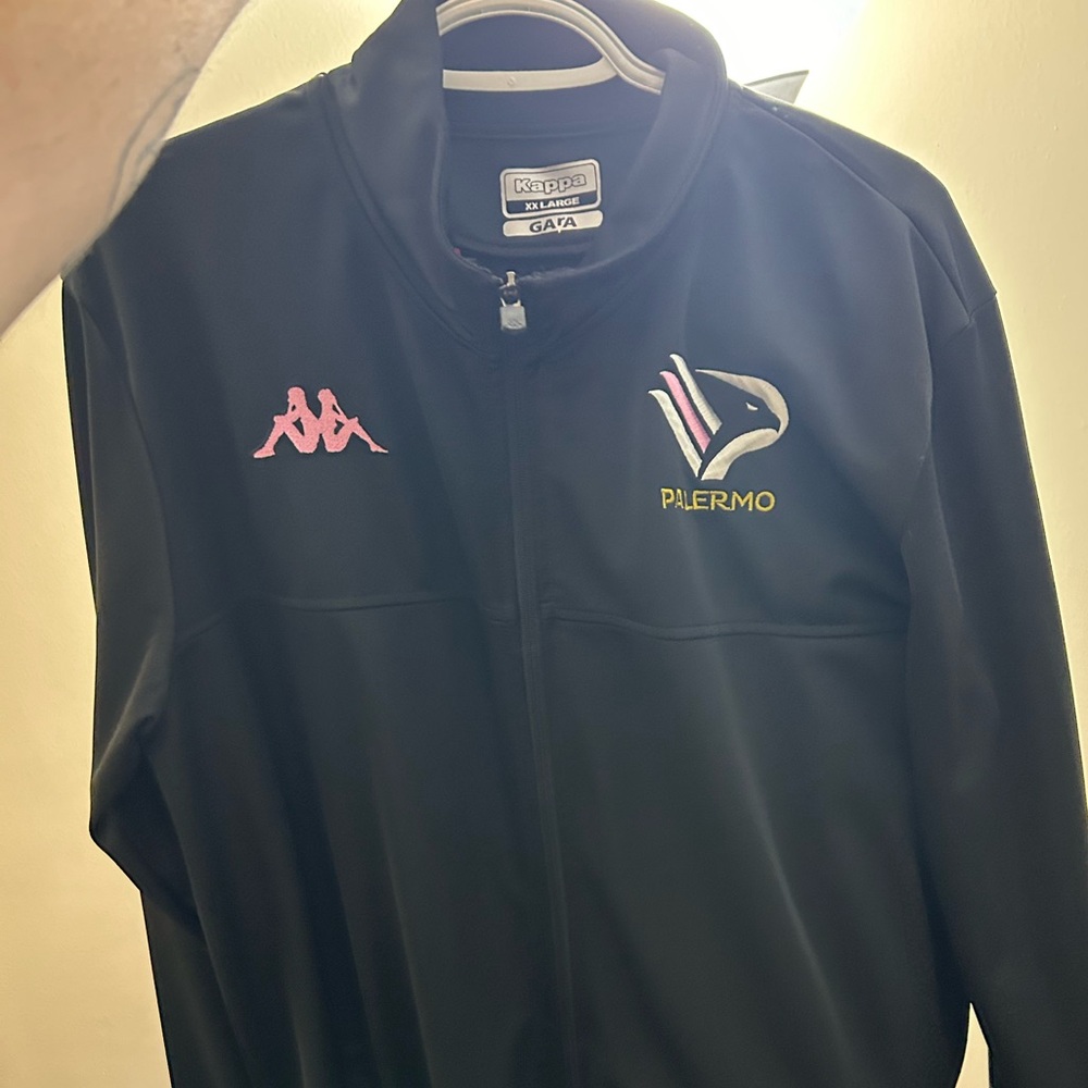 Soccer tracksuit, comes with a jacket and pants.
